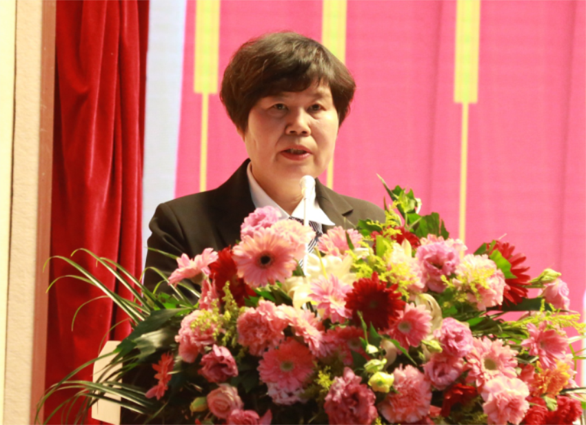 WB.COM万搏第一届党委班子选举大会---徐州市树恩中学总校长薛淑萍同志致开幕辞